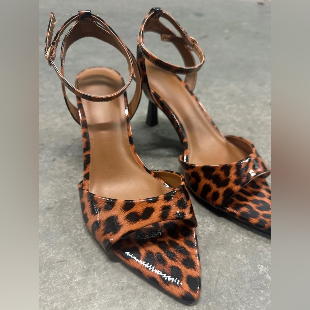 NEW! Open Toe Leopard Print Women's Mid Heels Adjustable ankle Strap - Picture 2 of 7